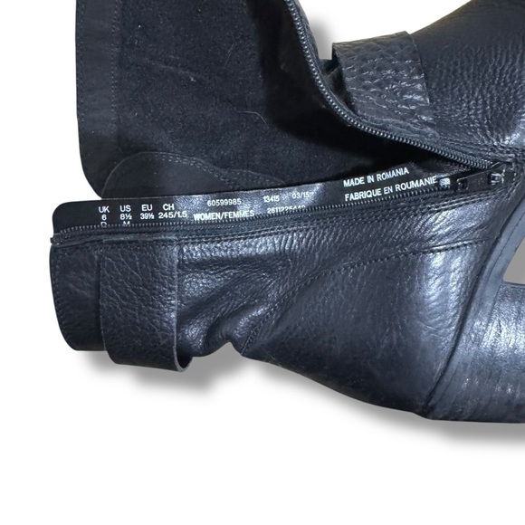 Clarks 1825 Black Leather Ankle Biker Boots Triple Buckle Zipper Women Size 8.5M - Picture 12 of 12